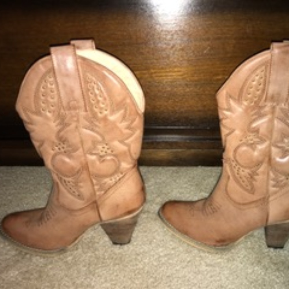 Light brown cowboy boots